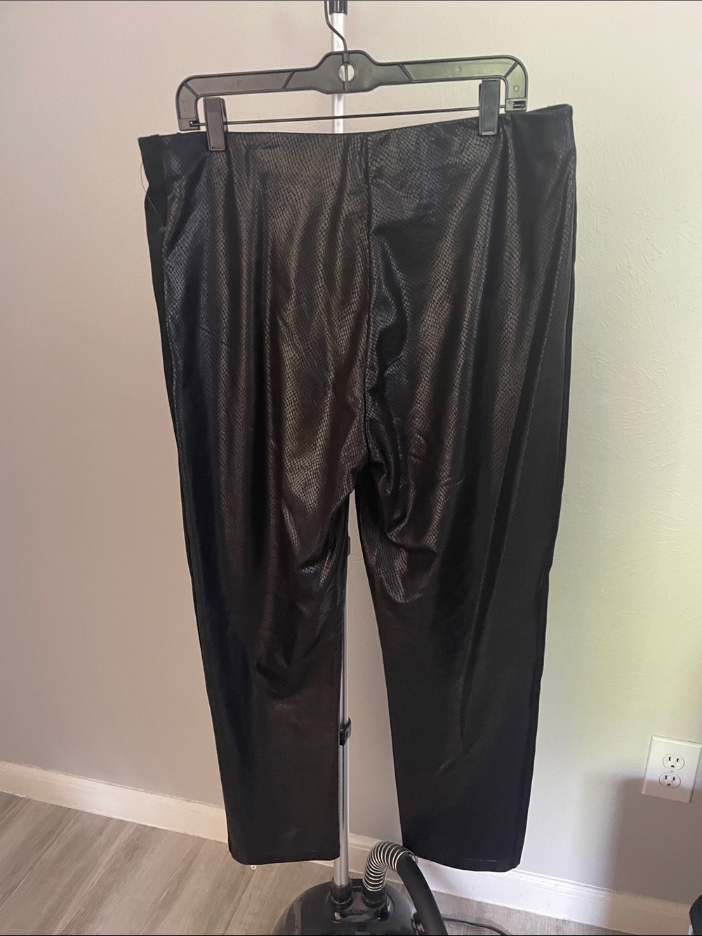 DKNY Black City Lights Textured Women's Leggings - Picture 6 of 8